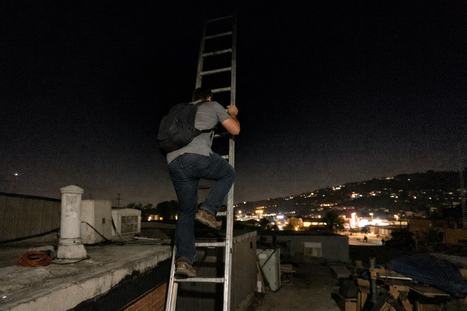 night hides the ladder when haste climbs first